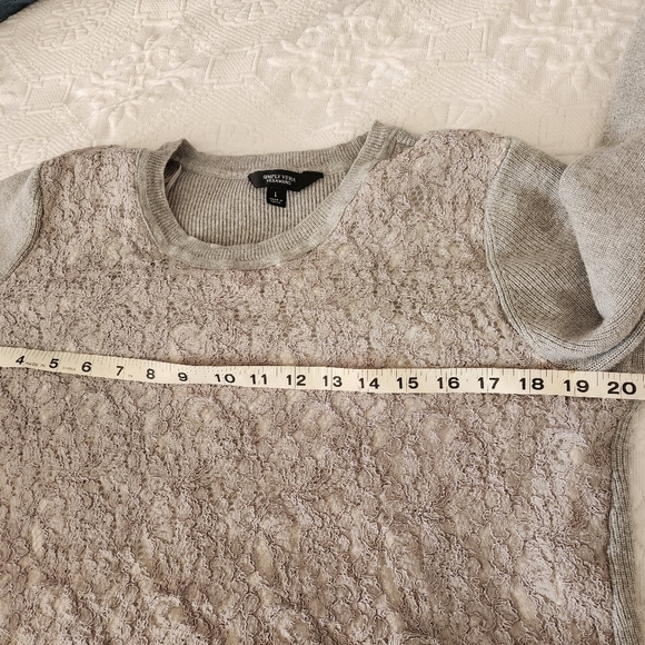 Share Simply Vera Wang Gray Crew Neck Front Lace White Women's Shirt Size L - Picture 5 of 7